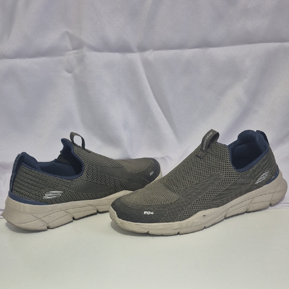 Skechers Men's Black and Gray Slip-On Sneakers
